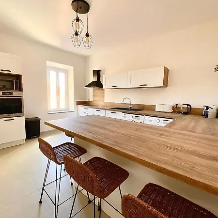 דירה Montee Fleurie