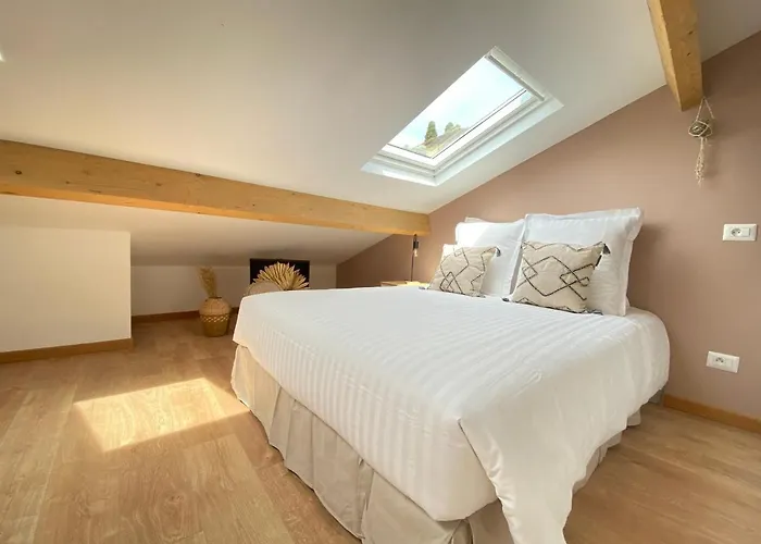 Montee Fleurie Apartment *