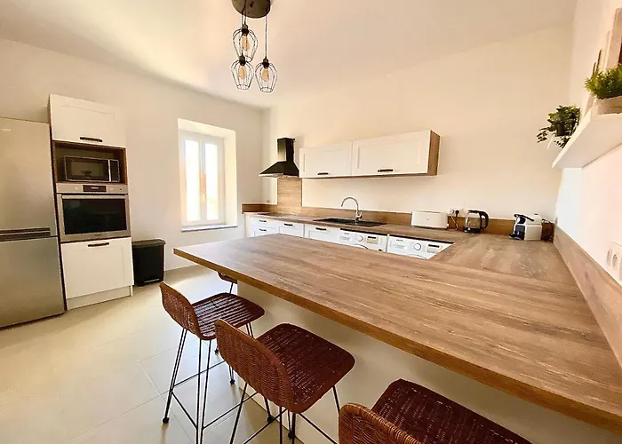 Apartment Montee Fleurie