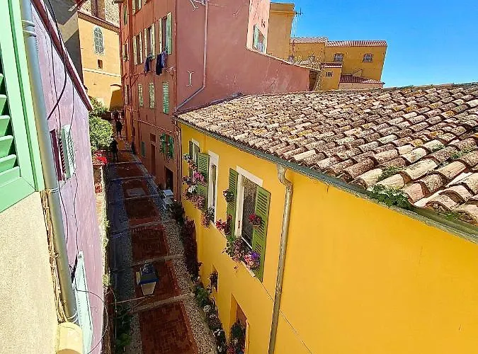 Montee Fleurie Apartment *